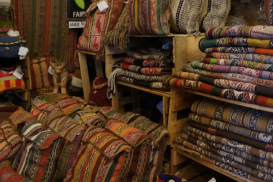 awana wasinchis peruvian textiles